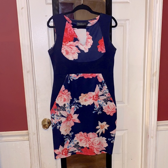 Dress - Picture 1 of 3